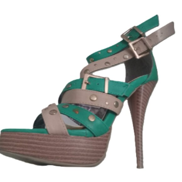 Sandals - Picture 2 of 3